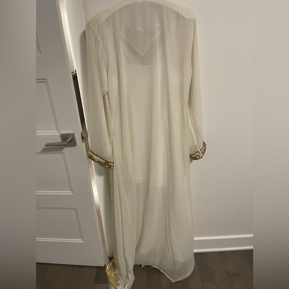 White caftan - Picture 3 of 4